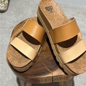 Reef Cushion Vista Hi Sandals women size 9. Worn Once.